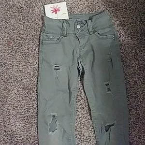 Wannabettabutt green ripped jeans